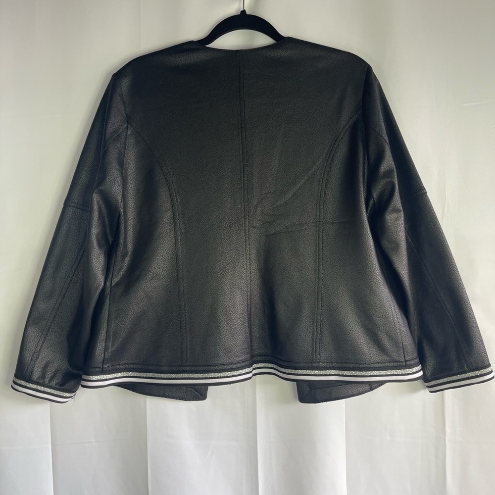 Pure amici Elegant Black Blazer with White Accents - Picture 4 of 5